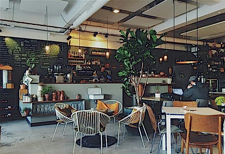 Kafelerde Samimi ve Rahat Tasarımlar .